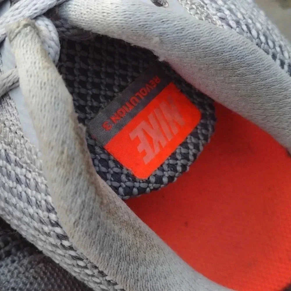 😃Nike Shoes - Picture 3 of 3